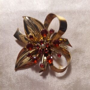 Coro 1-20 12kt brooch